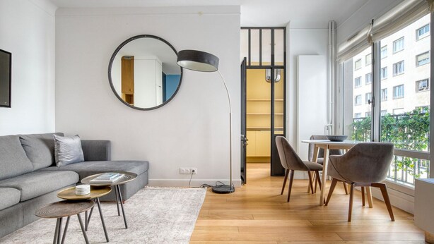A modern living room with a grey sofa, round coffee table, and a floor lamp. - Blueground | Porte Dauphine, near shops & food (Paris)