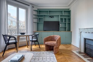 Fernseher, Stereoanlage