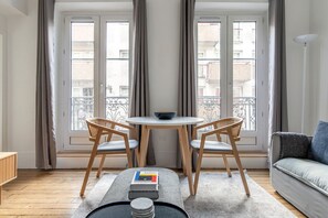 TV, stereo - Blueground | Buttes-Chaumont, walk to garden (Paris)