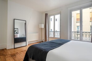1 slaapkamer, een strijkplank/strijkijzer, wifi, beddengoed