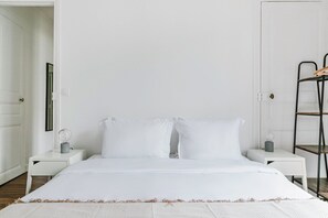 1 bedroom, iron/ironing board, WiFi, bed sheets - Blueground | Jardin du Luxembourg, washer, balcony (Paris)