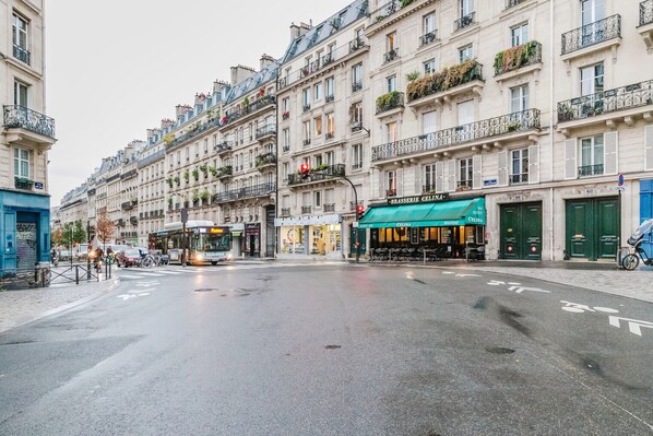 Exterior - Blueground | Jardin du Luxembourg, washer, balcony (Paris)
