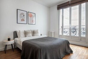 1 bedroom, iron/ironing board, WiFi, bed sheets - Blueground | Saint-Ambroise - République, nr food (Paris)