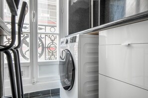 Interior - Blueground | Saint-Ambroise - République, nr food (Paris)