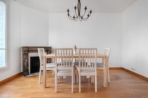 Dining - Blueground | La Motte-Picquet Grenelle, near shops (Paris)