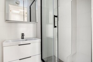 Hair dryer, towels - Blueground | Jardin des Plantes, nr open markets (Paris)