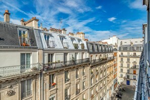 View from property - Blueground | Jardin des Plantes, nr open markets (Paris)
