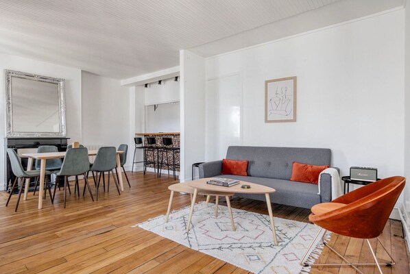 TV, stereo - Blueground | Jardin des Plantes, nr open markets (Paris)