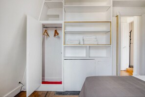 2 slaapkamers, een strijkplank/strijkijzer, wifi, beddengoed