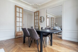 Dining - Blueground | La Muette, near restaurants & shops (Paris)