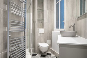 Hair dryer, towels - Blueground | Trocadero, elevator & w/d, nr Eiffel (Paris)