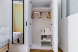 2 室のベッドルーム、アイロン / アイロン台、WiFi、ベッドシーツ
