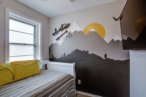 4 bedrooms, iron/ironing board, free WiFi, bed sheets