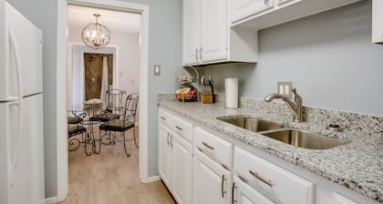 Harmony Home - 4/2 sleeps 11, 1 mile to Texas Tech