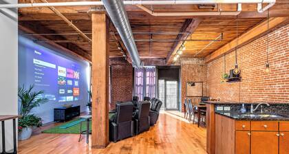 Host Your Holiday Crew-Private Balcony-Movie Theater LR