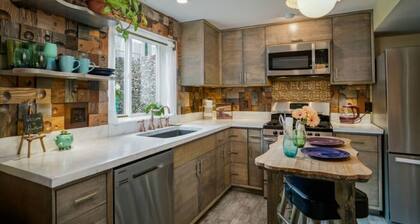 Charming 1-bedroom GARDEN apartment in delightful SE Portland!