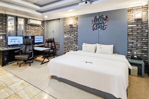 1 bedroom, premium bedding, blackout curtains, soundproofing