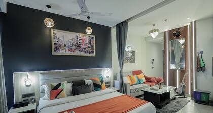 37th Floor | Lux Paradise By Aurum