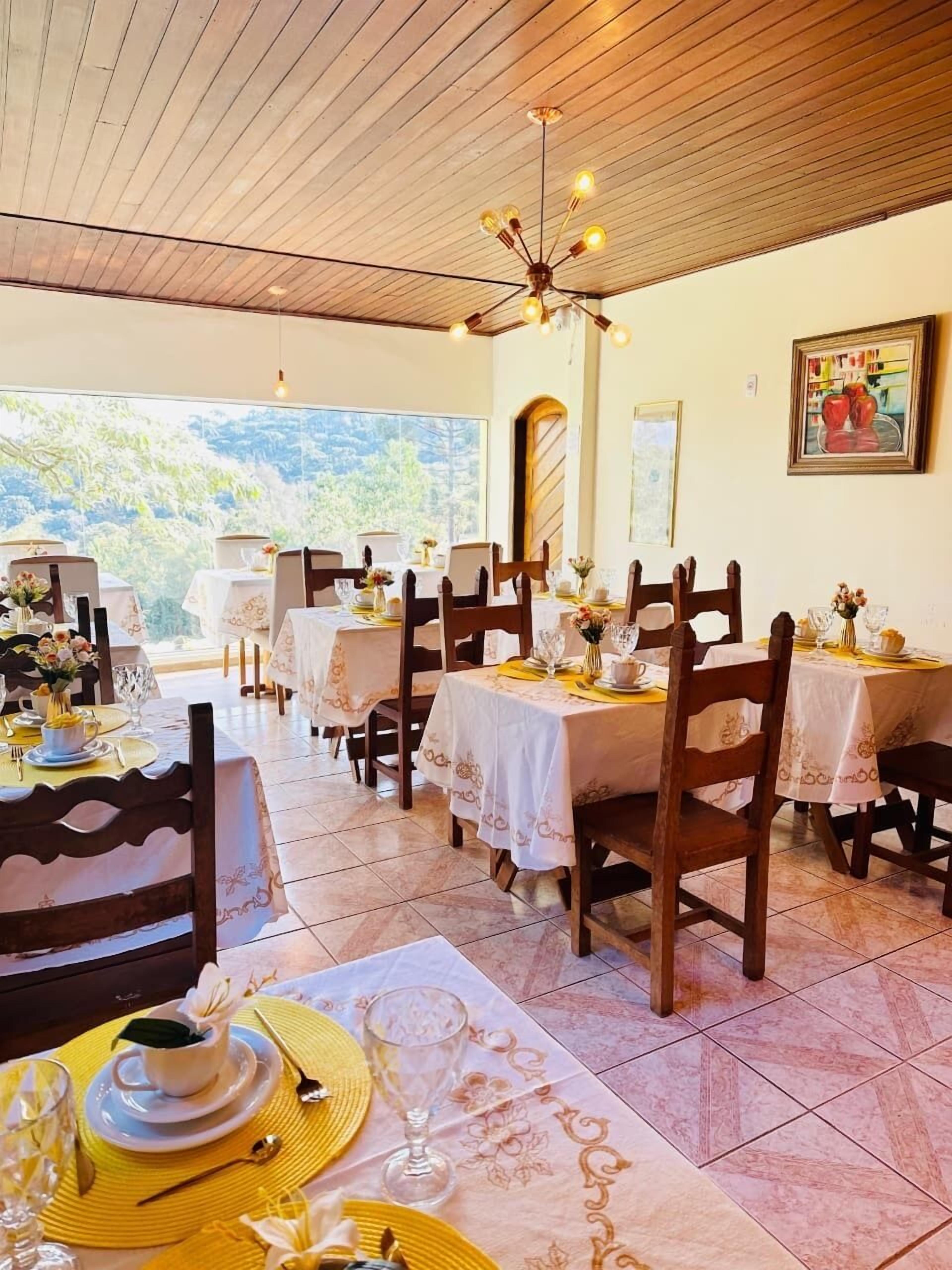 含每日吃到飽早餐