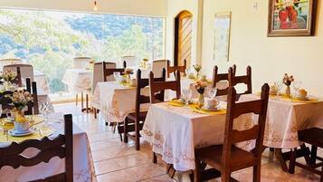 Desayuno bufé gratuito y diario