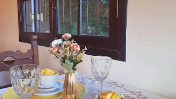 Café da manhã com buffet grátis todos os dias