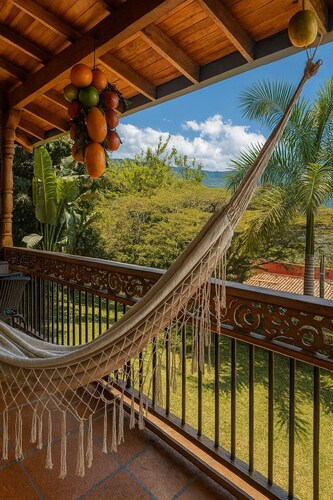 Charming 6-bedroom cabin with AC and WiFi in San Jerónimo