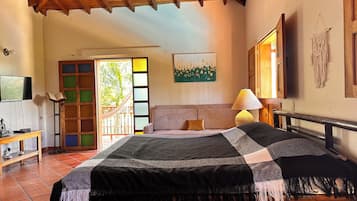 6 bedrooms, desk, free WiFi, bed sheets