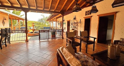 Charming 6-bedroom cabin with AC and WiFi in San JerĂłnimo