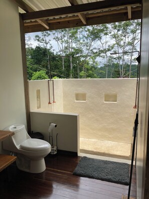 Toallas, jabón, papel de baño