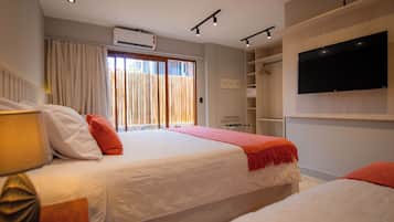 Quarto triplo clássico | Frigobar, Wi-Fi de cortesia