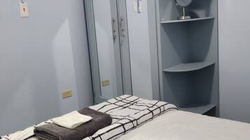 2 chambres, bureau, fer et planche Ă  repasser, accĂšs Internet
