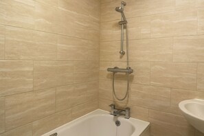 تجهيزات دش، مجففات شعر، مناشف