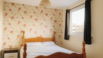 3 habitaciones, tabla de planchar con plancha, wifi y ropa de cama