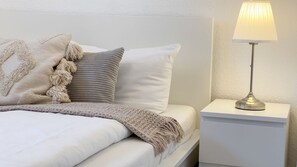 Unclassified image, 3 of 13, button - Kapitänshaus FeWo 7 - Captain's house FeWo 7 - Holiday apartment close to the beach in the (Cuxhaven)