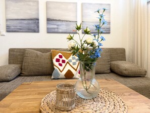 Unclassified image, 2 of 13, button - Kapitänshaus FeWo 7 - Captain's house FeWo 7 - Holiday apartment close to the beach in the (Cuxhaven)