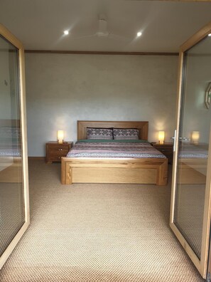 3 bedrooms, desk, iron/ironing board, WiFi