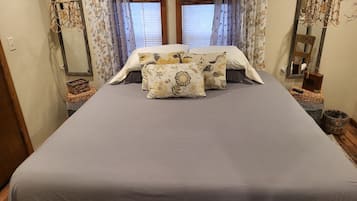 2 habitaciones, escritorio, tabla de planchar con plancha y wifi gratis