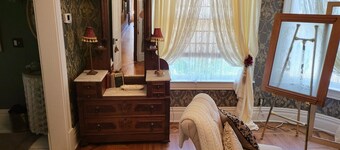 Traveling Professionals welcome at the Lincoln Suite at the PrairieOlm