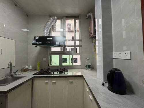 2-bedroom apartment in the heart of  Chang Sha city with WiFi, AC