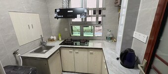 2-bedroom apartment in the heart of  Chang Sha city with WiFi, AC