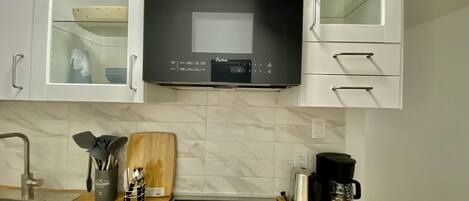 Microwave, oven, stovetop, dishwasher