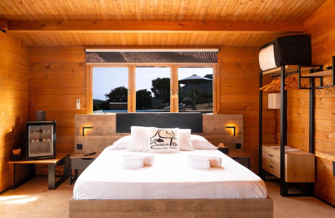 Luxury Double Room, Garden View | In-room safe, blackout drapes, free WiFi