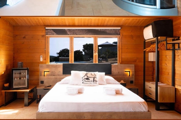 In-room safe, blackout drapes, free WiFi