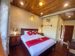 Premium bedding, in-room safe, desk, laptop workspace - Golden Sun Boutique Hotel  (Luang Prabang)
