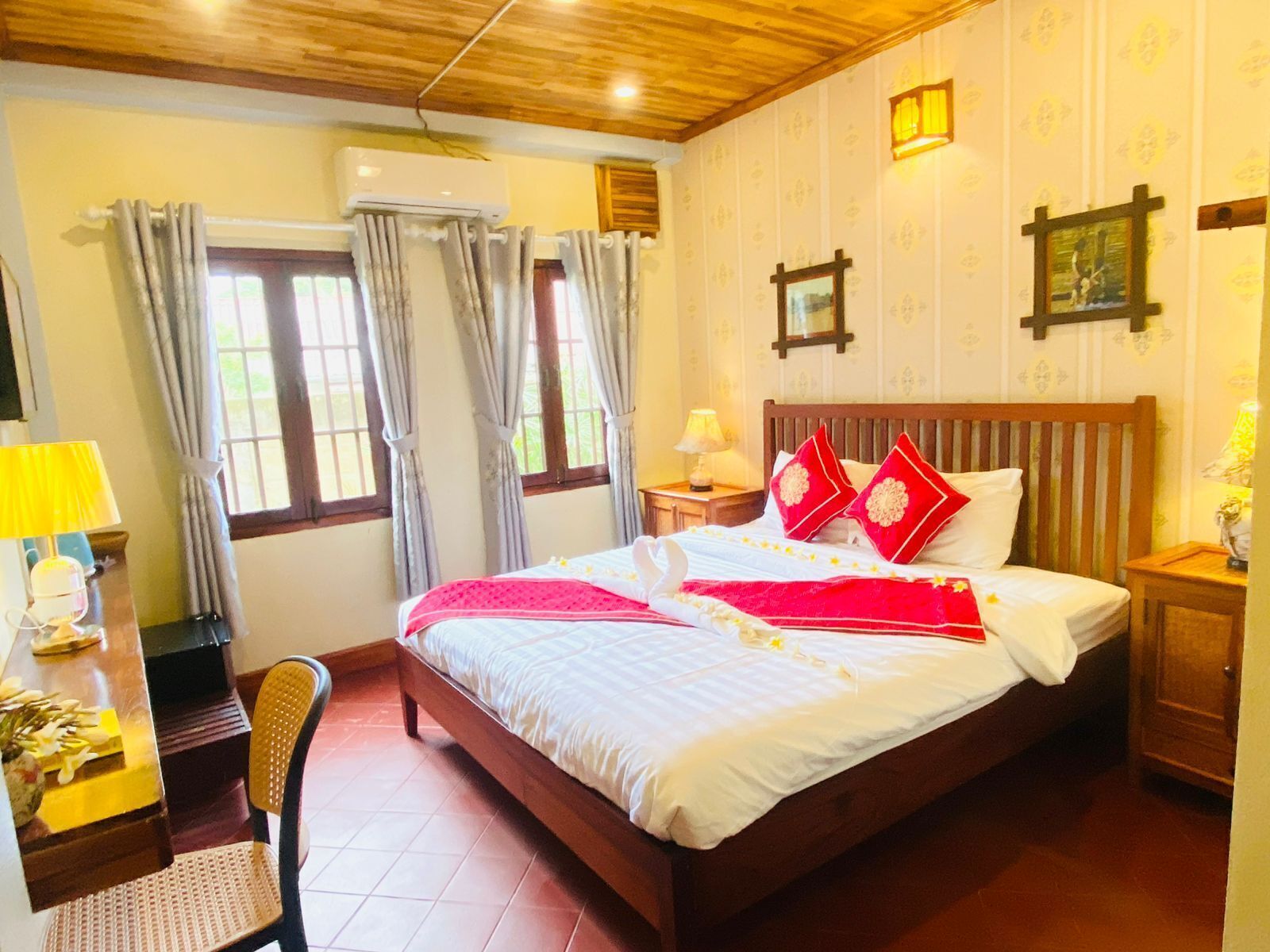 Literie de qualité supérieure, coffres-forts dans les chambres, bureau