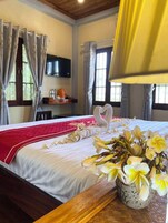 Premium bedding, in-room safe, desk, laptop workspace