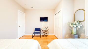 4 bedrooms, in-room safe, desk, iron/ironing board