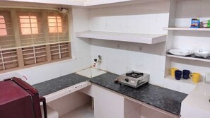 Fridge, stovetop, electric kettle, cookware/dishes/utensils - Cozy 1 Bedroom house - Couple Friendly in Bangalore (Bengaluru)