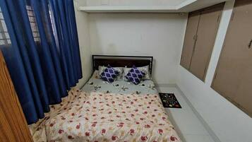 1 bedroom, in-room safe, WiFi, bed sheets