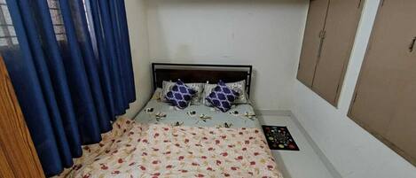 1 slaapkamer, een kluis op de kamer, wifi, beddengoed